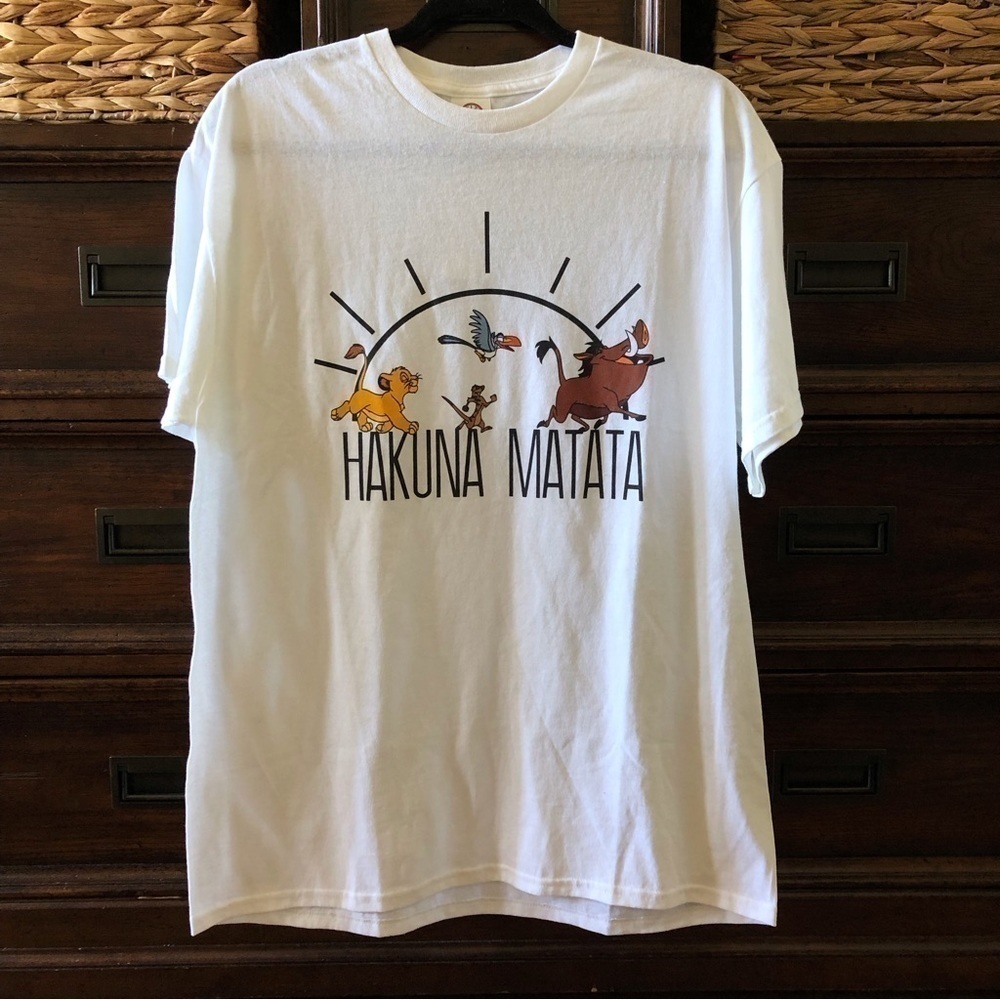 Disney's The Loin King "Hakuna Matata" white short sleeve graphic tee in…